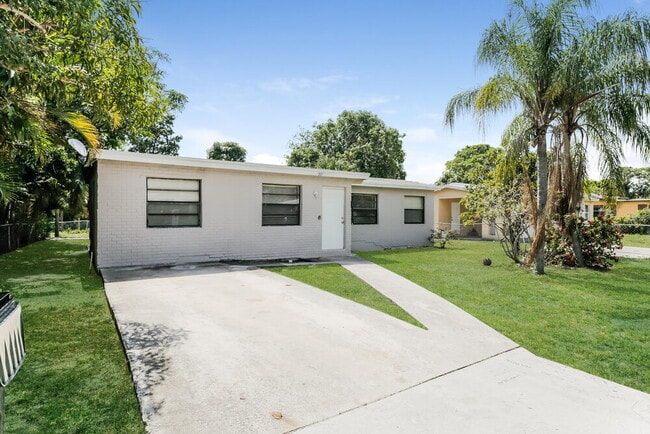 Building Photo - 331 SW 11th Ave