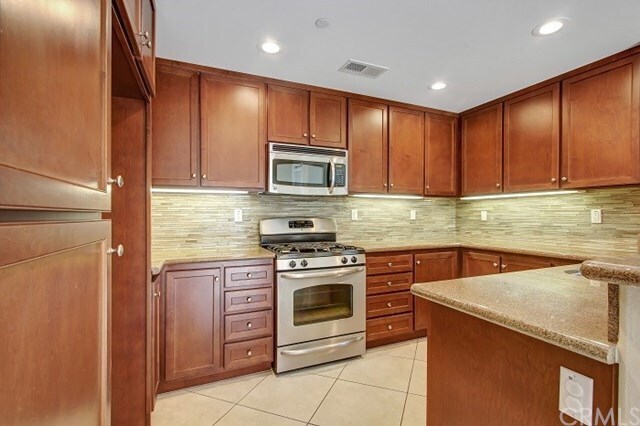 Building Photo - 12465 Benton Dr