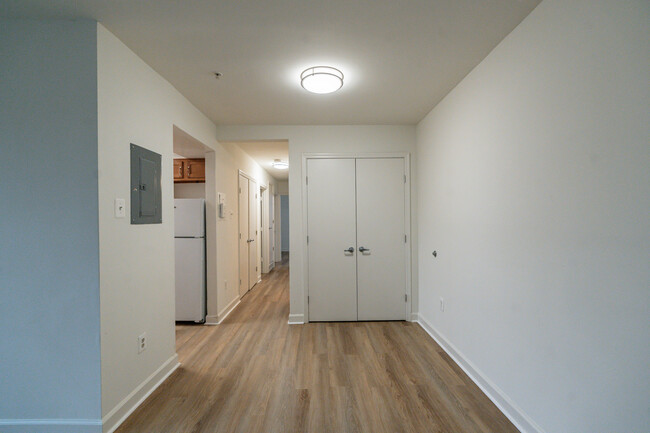 3BR, 1.5BA - 898SF - Maplewood Apartments