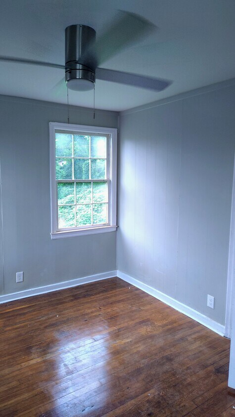 Primary Photo - 2028 Saxton Ave