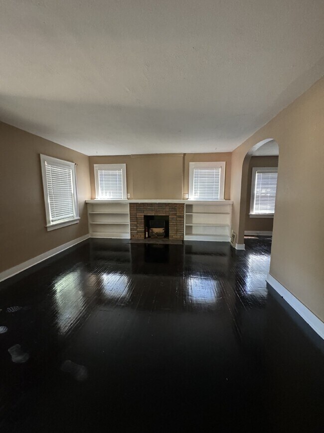 Foto del edificio - Updated 3 bedroom, 1 bathroom house with washer/dryer hookups Hurry! Limited-Time Special: NO APP...