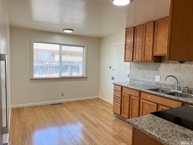 Building Photo - 975 Berrum Ln