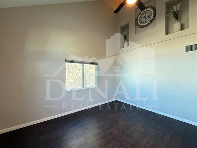 Building Photo - 1114 S Surfside Dr
