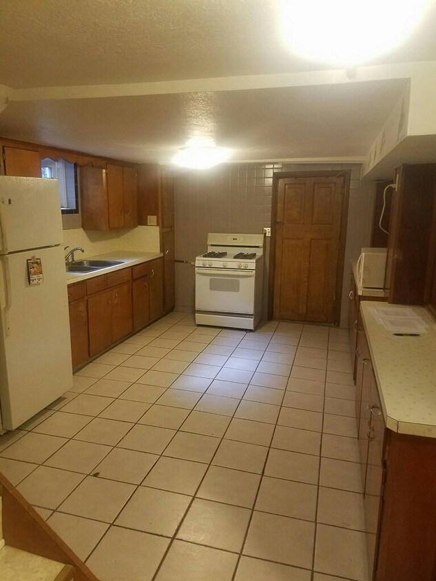 110 Elm St, Struthers, OH 44471 Apartments in Struthers, OH