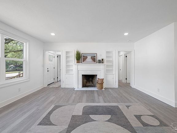 Building Photo - 908 E Lee St