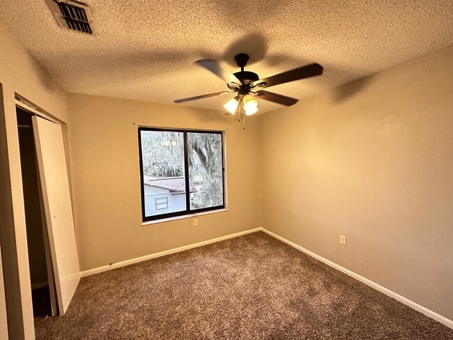 Building Photo - 10090 SE 106th Ln