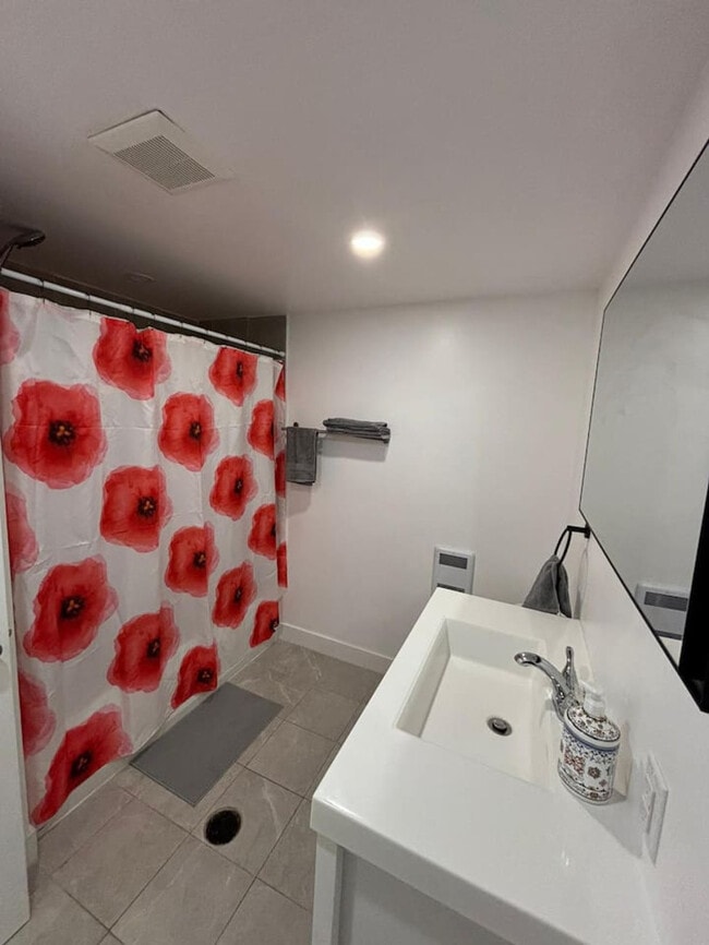 Building Photo - 2698 Chem. Bedford