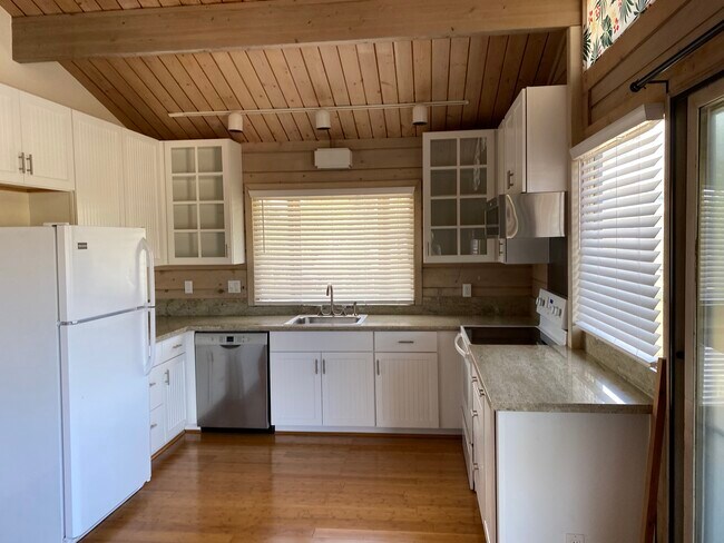 Kitchen - 40 Nohokai St