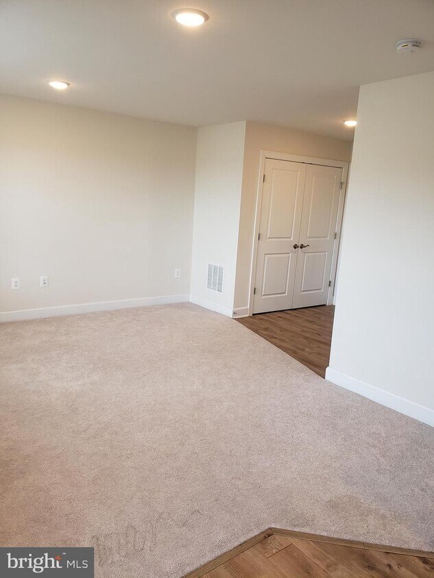 Foto principal - 2204 Shadmoor Dr