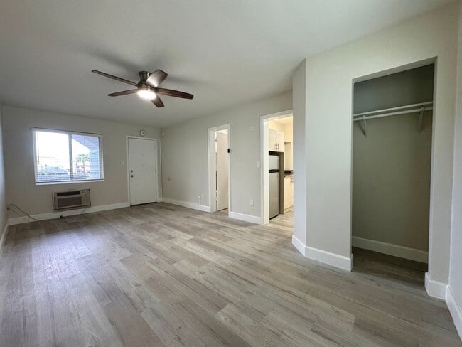 Building Photo - Spacious Studio Apartment Available in the Heart of La Jolla!