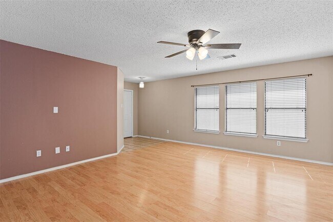 Building Photo - 1353 Lakeside Loop