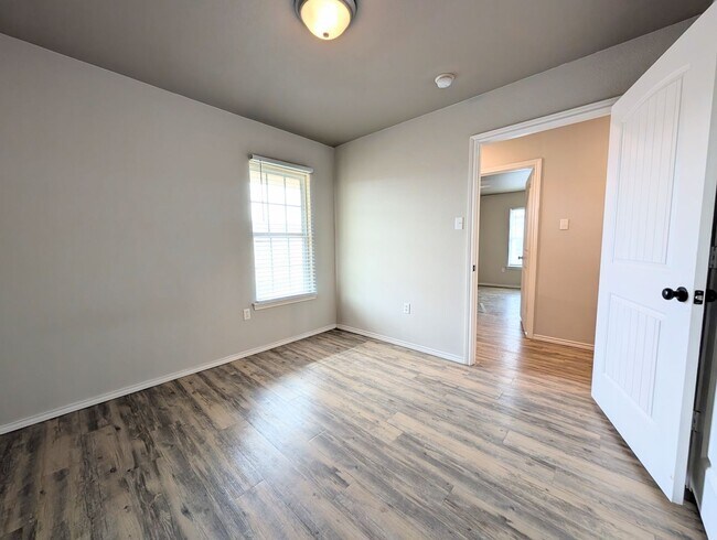 Foto del edificio - 3 bed 2 bath Move In Ready!