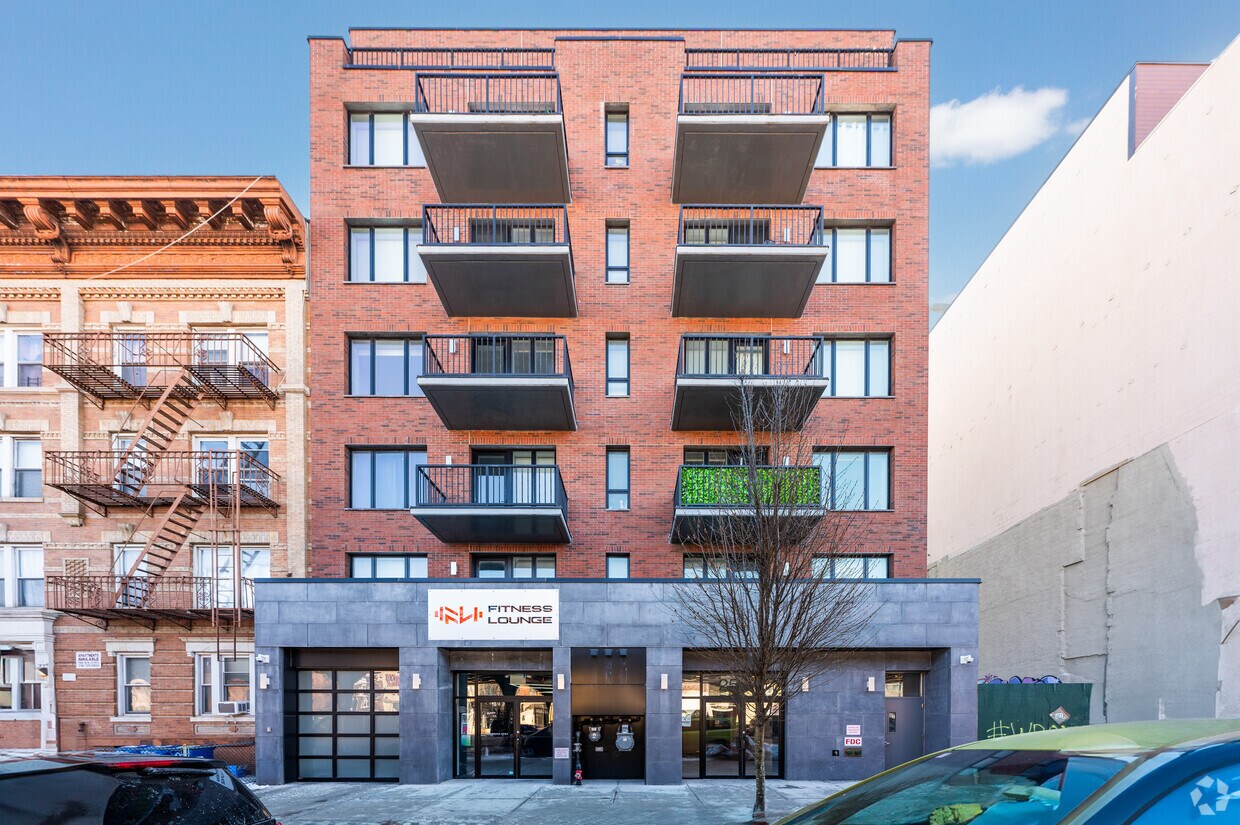 Building Photo - 2579 31st St