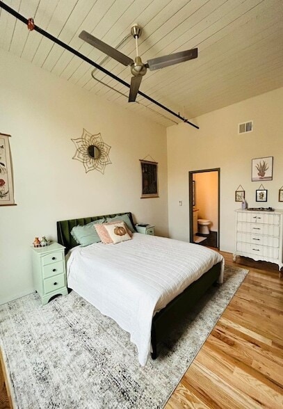 Building Photo - 201 E Chambers St