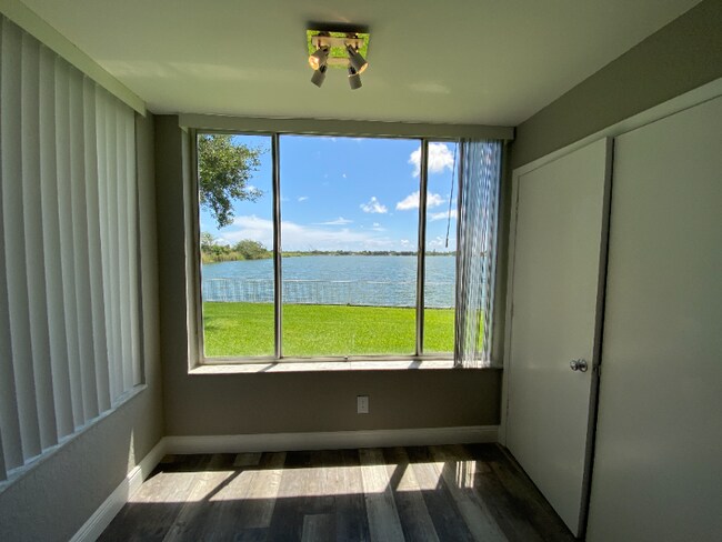 Foto del edificio - 2831 N Oakland Forest Dr