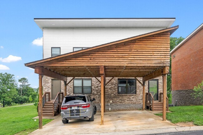 Building Photo - Large 3 Bedroom 3 1/2 Bath Condo For Rent ...