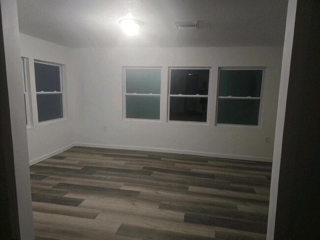 Foto del edificio - 739 NW Palm Dr