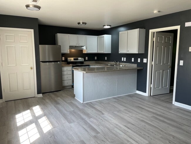 Building Photo - 1402