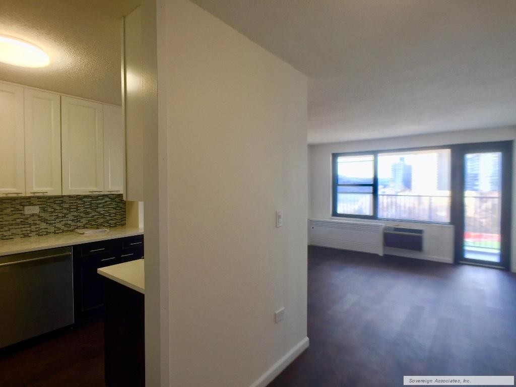Foto principal - 150 W 225th St