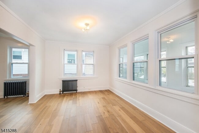 Foto del edificio - 12 Linden Ave