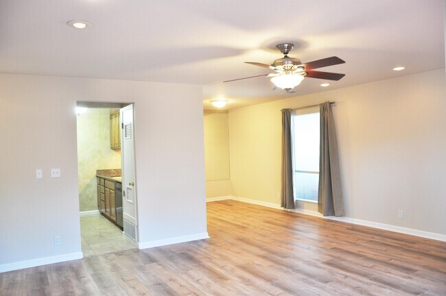 Building Photo - 5572 Magnolia Terrace
