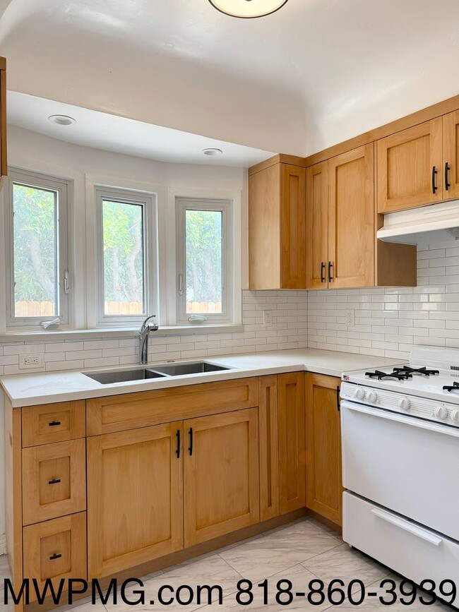 Foto del edificio - Ideally situated 2-Bed 2-Bath HOME
