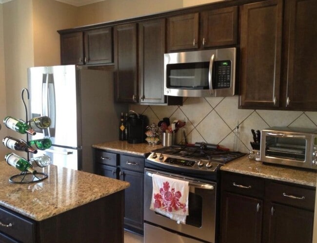 Building Photo - SAVANNAH PLACE!