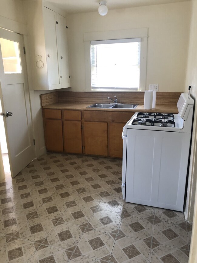 Kitchen - 10117 Braddock Dr