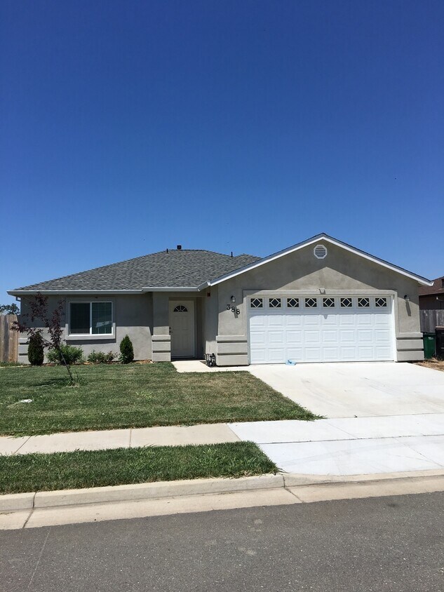 Primary Photo - 4 Bedroom House in Biggs COMING SOON!