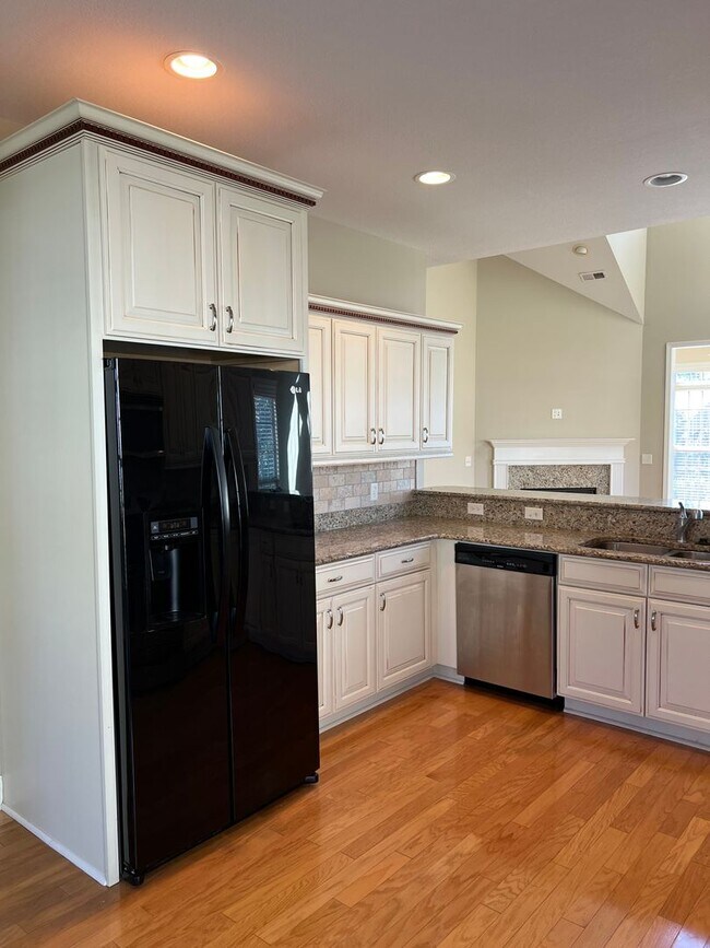 Building Photo - Beautiful 3 bed 2.5 bath in Fletcher!!!