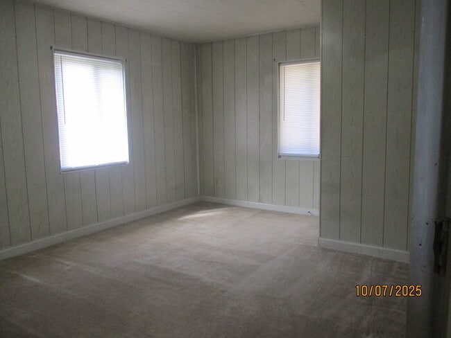 Building Photo - 3823 N Sharon Amity Rd