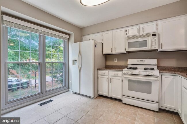 Building Photo - 7957 Rebel Walk Dr
