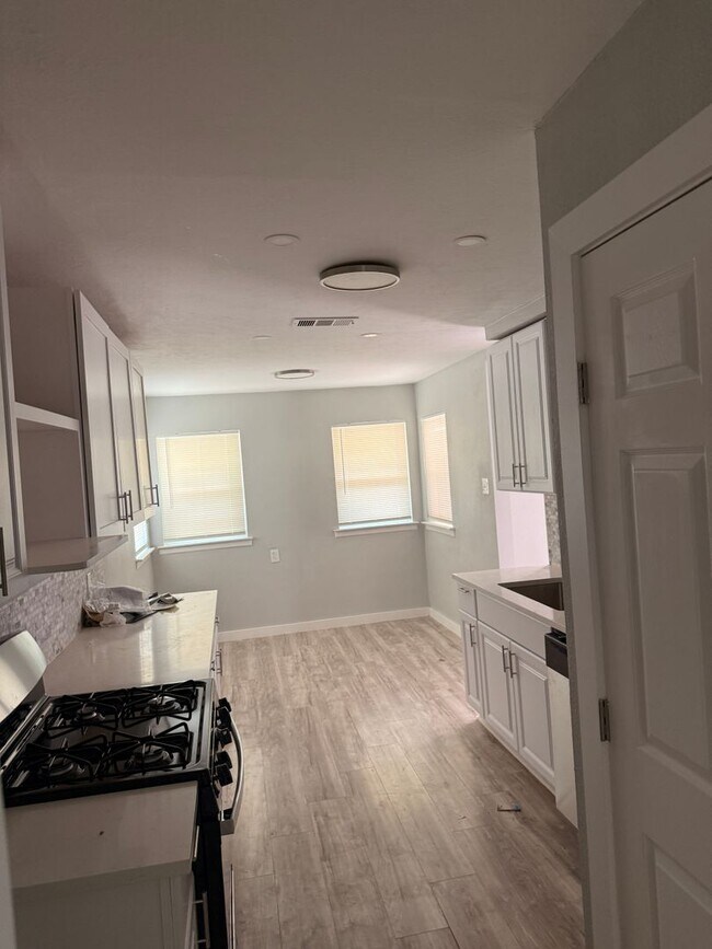 Building Photo - Coming soon