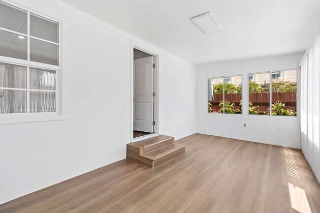 Foto del edificio - 5554 Radford Ave