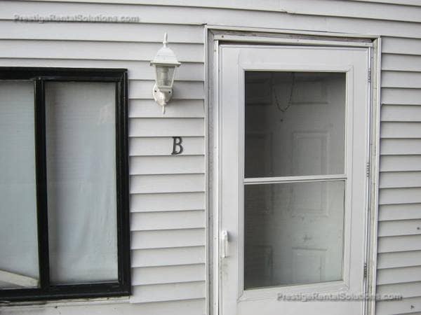 Building Photo - 72 Devens St