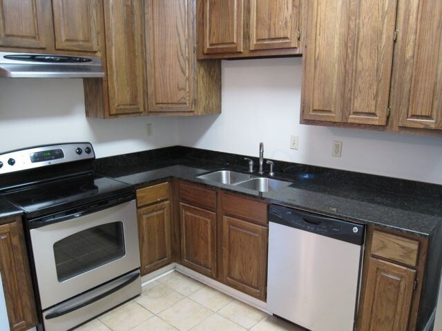 Kitchen - 914 Jackson Ave