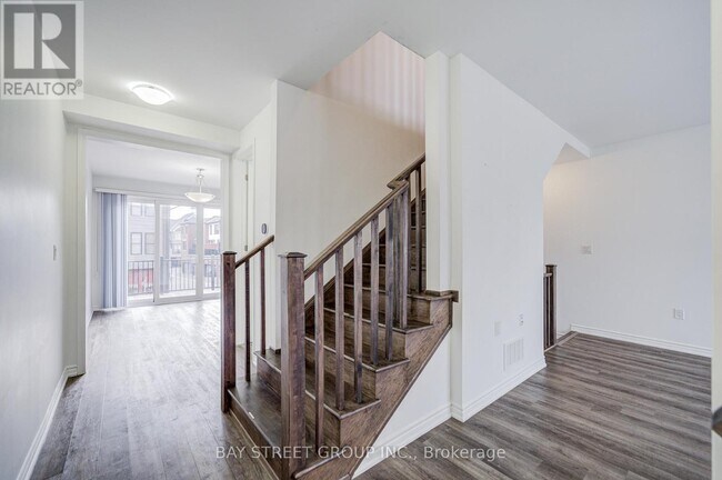 Building Photo - 980 Logan Dr