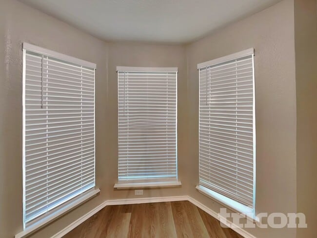 Building Photo - 755 Catalina Dr