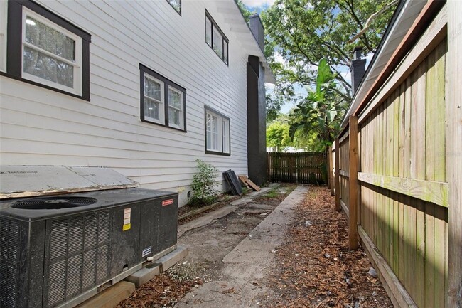 Photo - 1024 E Crenshaw St House