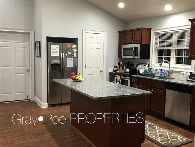 Área de la cocina - 802 W Longleaf Dr