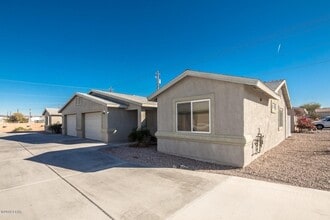Building Photo - 2321 Palisades Dr