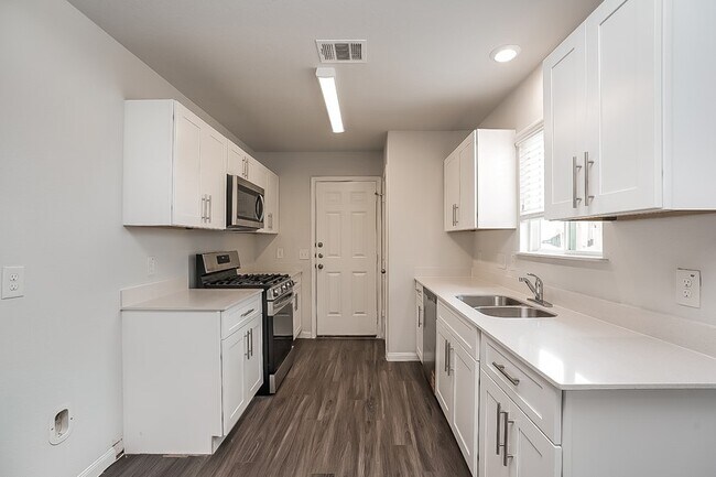 Building Photo - 19019 Moynihan Dr