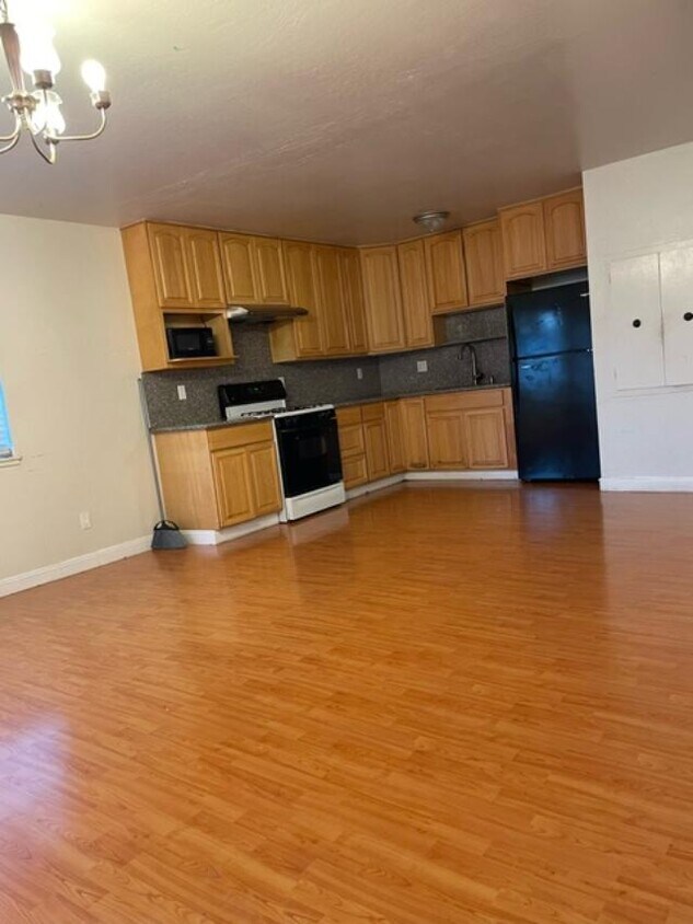 Primary Photo - 110 Macdonald Ave
