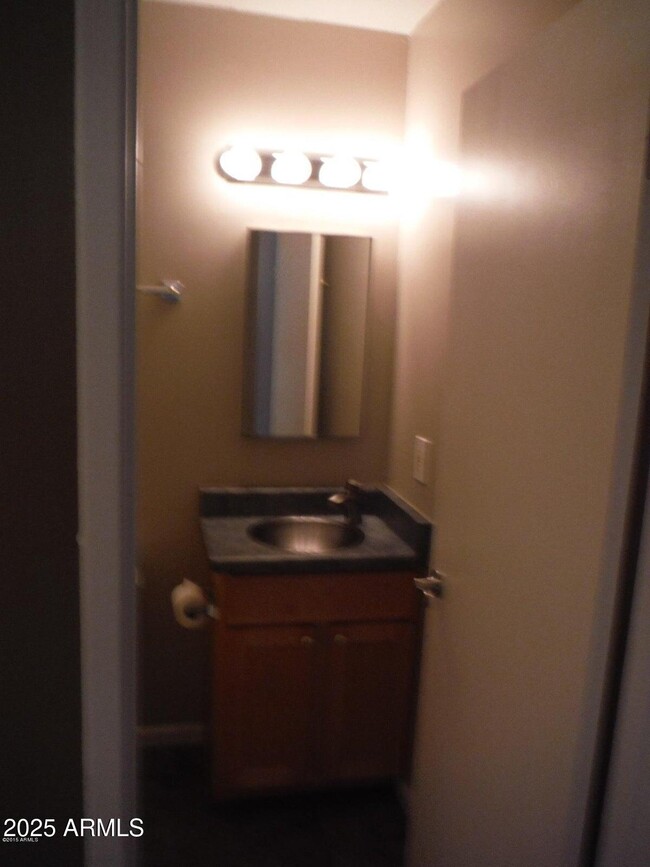 Foto del edificio - 8540 E Portland St