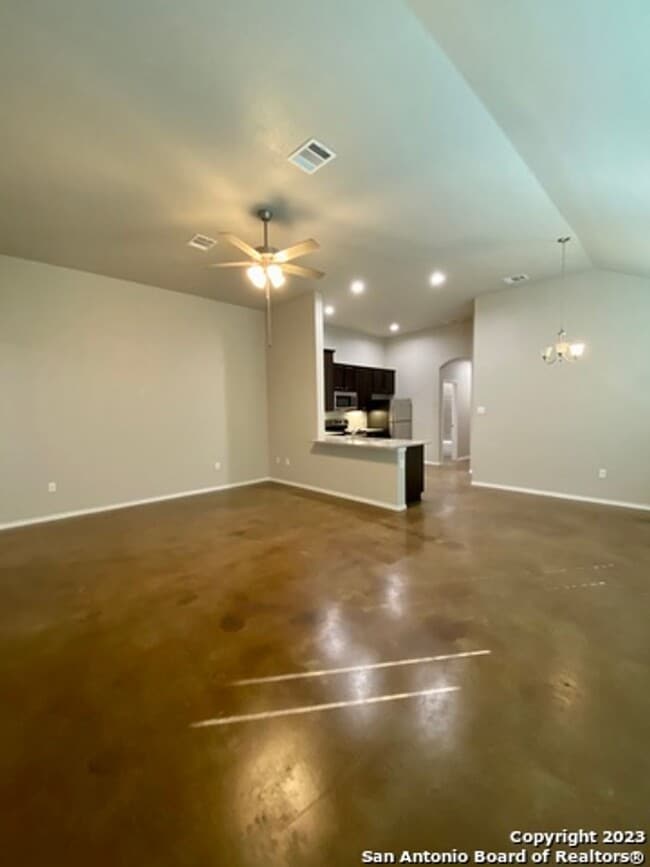 Foto del edificio - 1138 Burek Cross