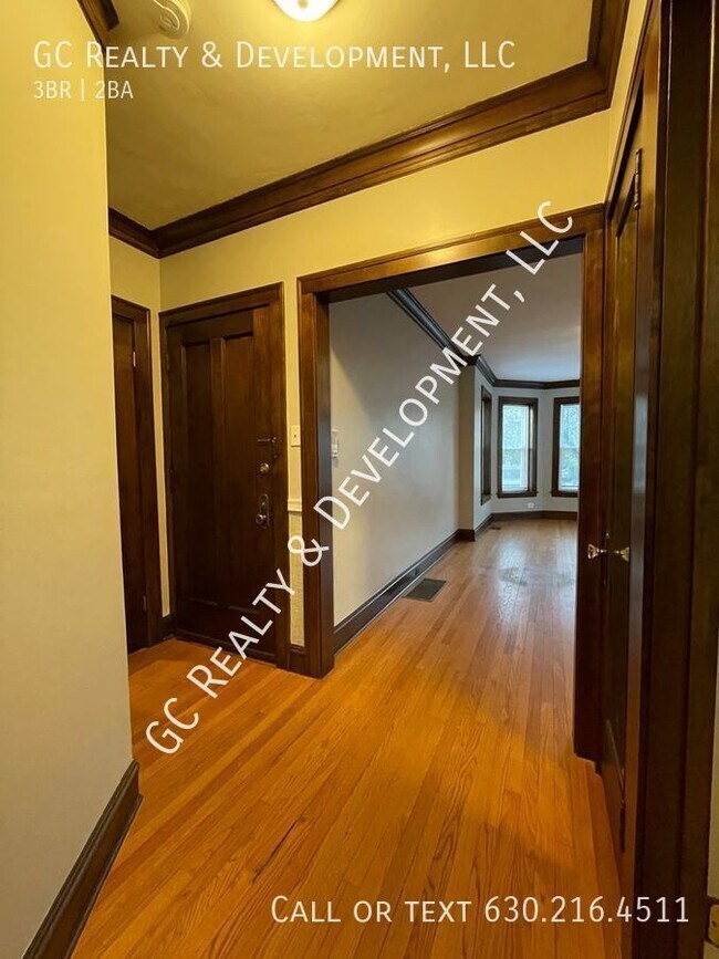 Foto del edificio - *** ROGERS PARK LOCATION / 3 BDRM / 2 BTH ...