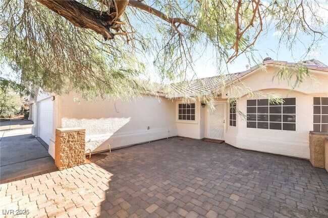 Building Photo - 325 Waterwheel Falls Dr