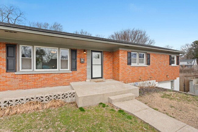 Foto del edificio - 562 Lone Oak Dr