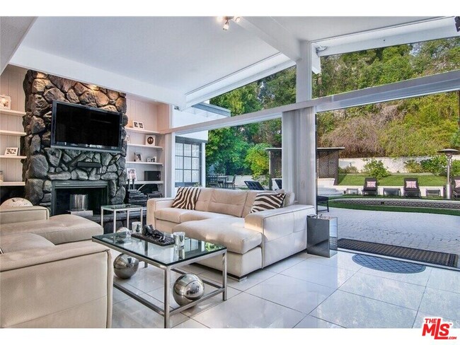 Building Photo - 7475 Mulholland Dr