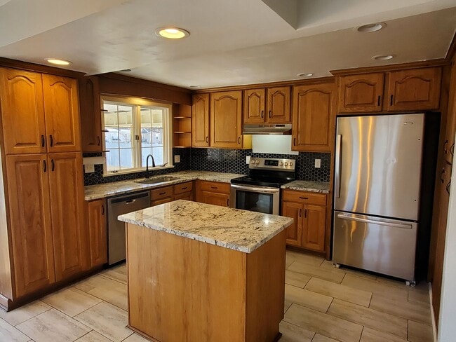 Building Photo - Four bedroom in Historical Franklin